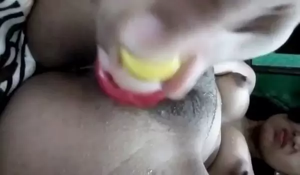 Very Horny Desi Indian Girl Maturbating