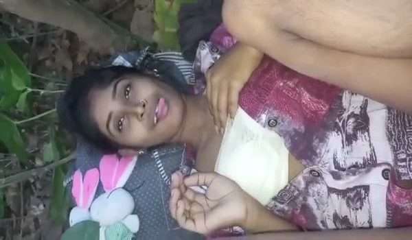 Bengali Randi Boudi Ko Jhandiyo Me Le Jake Pelte Hue