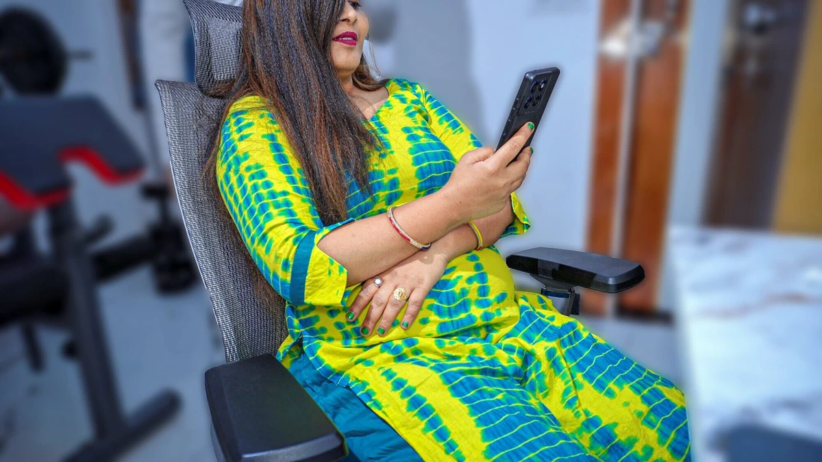 18+ Hot Indian Stepsister First Time Fucked Hard with Younger Stepbro on Chair, She Got Hot Cumshot on Hairy Pussy