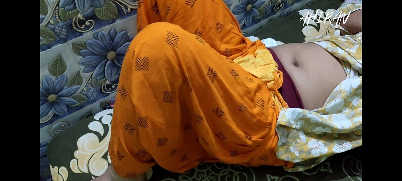 Girl Review Her Belly Navi and Boobs. Indian Girl Porn