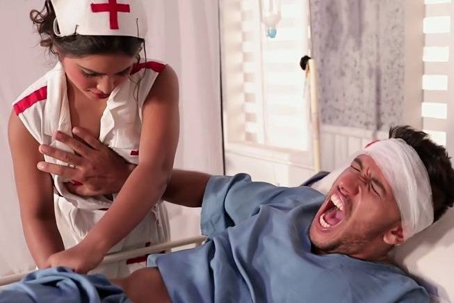 Dr. Jhatka adult Hindi web series free (S01E02)