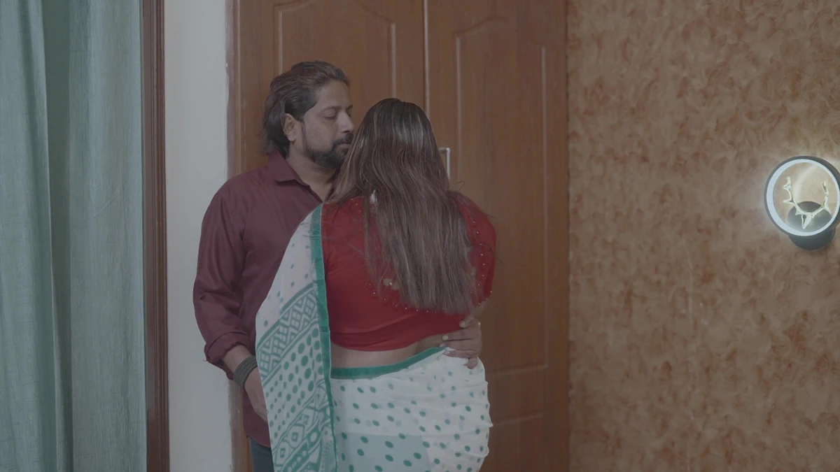 Indian Hot Aunty Seduced Neighbour for Big Hard Cock – Full Hindi Audio