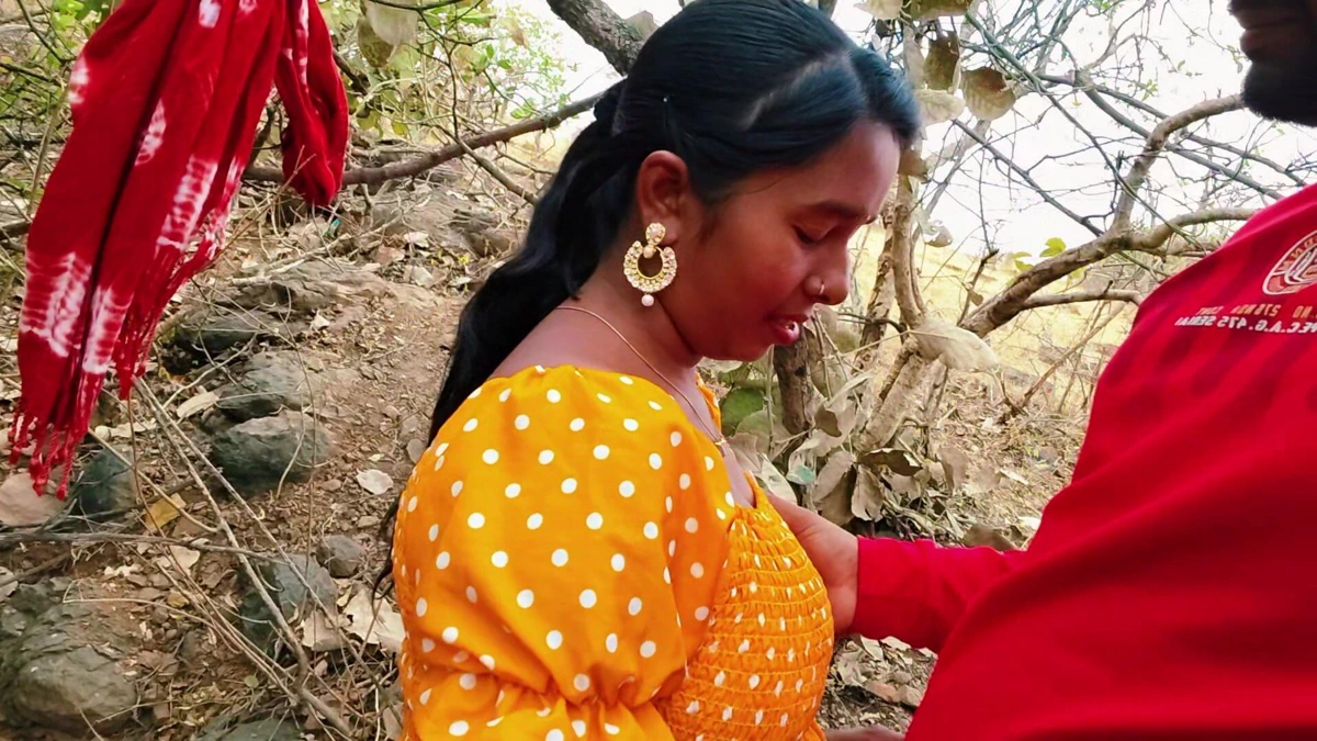 Desi Bhabhi Beautiful Boobs