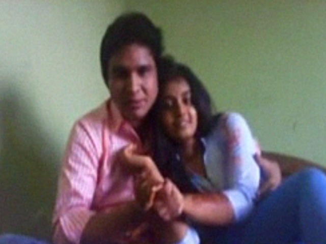 Young Indian coed lovers having missionary style XXX