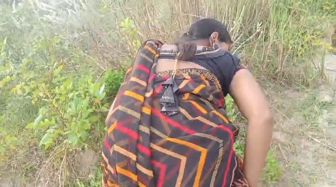 Indian Bhabhi Fuck Video in Fields
