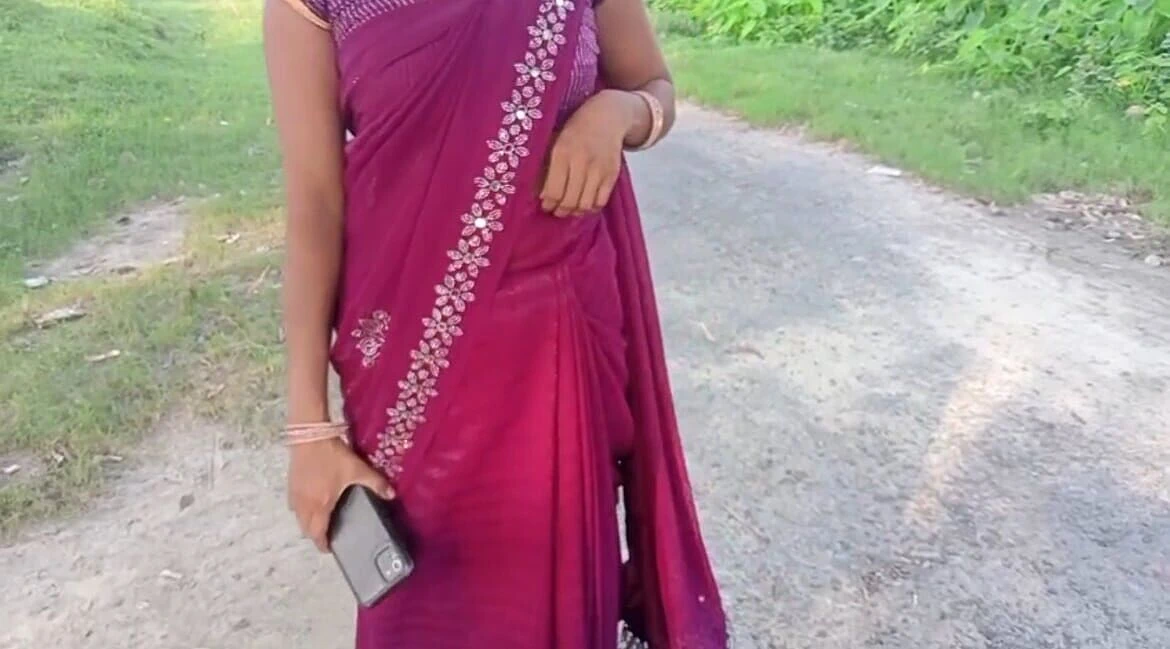 Village Bhabhi Fuck Her Hasband on Road