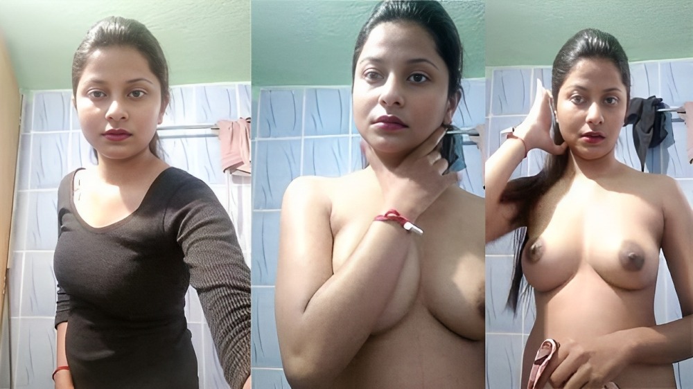 Beautiful Desi Maal in Bathroom Showing