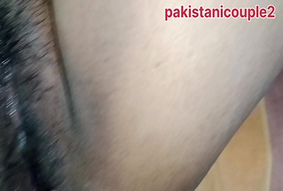 Homemade sex MMS of a young Pakistani couple