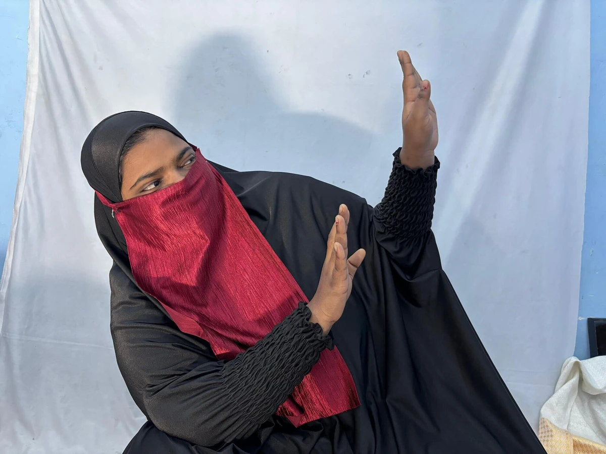 Desi Hijab Big Milk Sales Girl Leashed