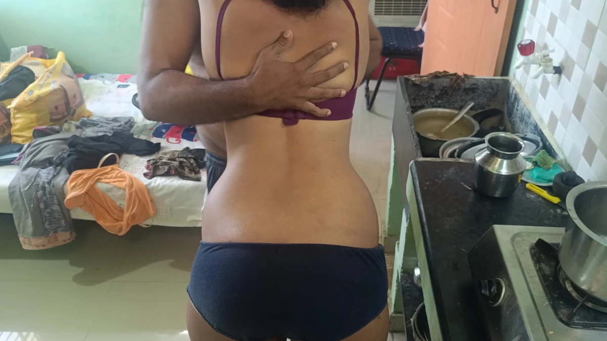 Kitchen Back Position Romance – Hot Desi Doggy Style Chudai