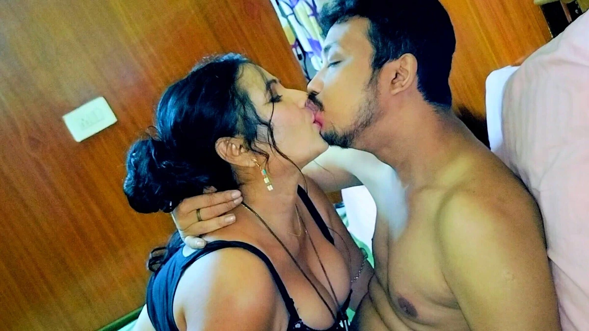 Desi Virgin Girl Her 1st Work in the Hotel with a Big Penis Boy Hardcore Fuck