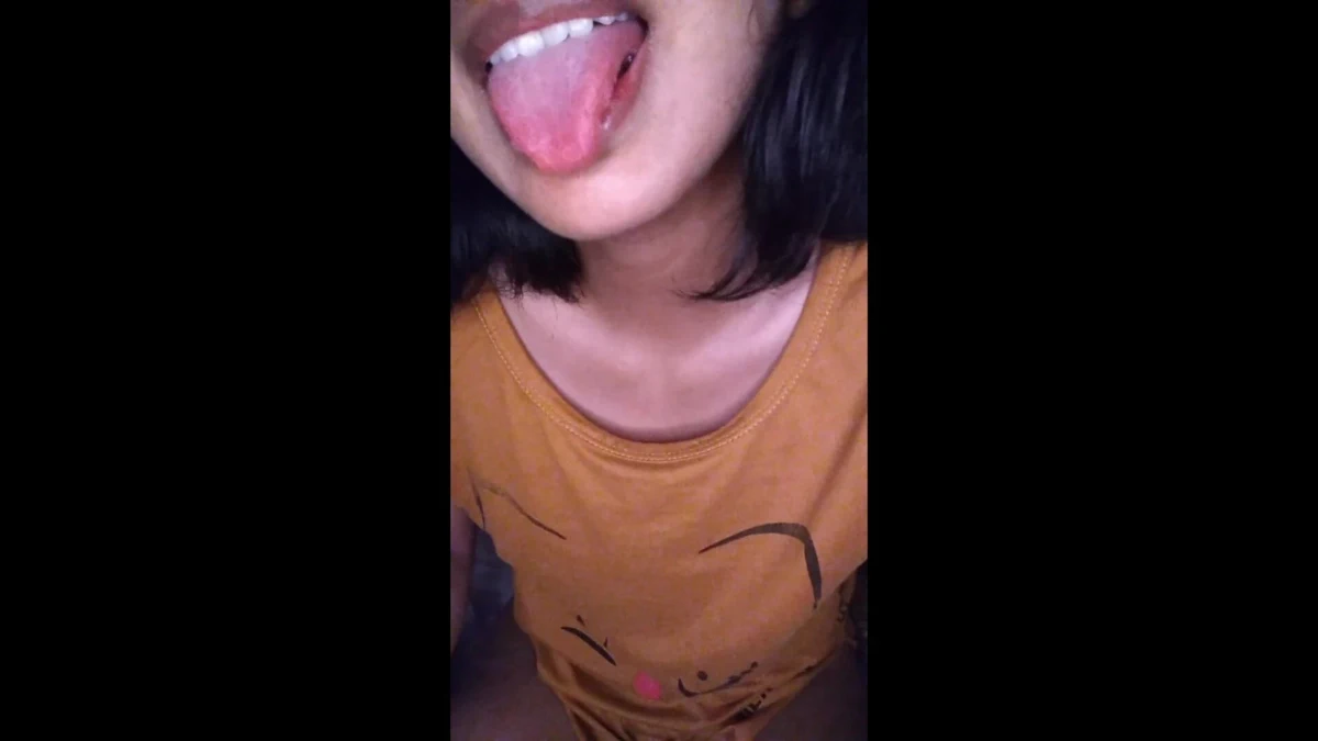 Indian Desi Girl Touch Her Tits and Show Pussy Masturbating