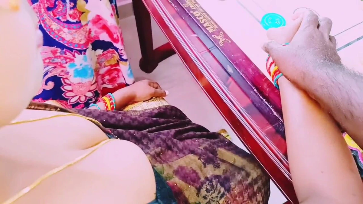 She Used the Carrom Lesson as an Excuse to Lure Her Brother-in-law Into a Secret Relationship.