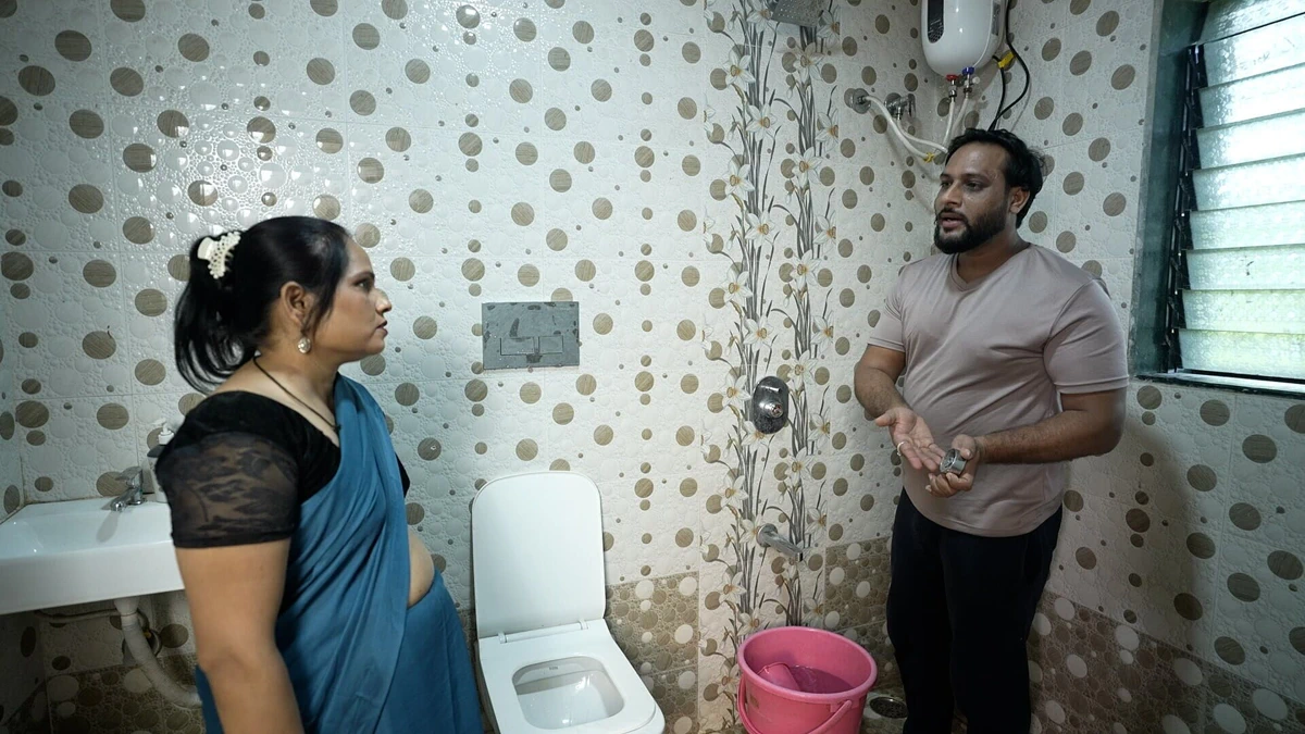 Hot Desi Indian Plumber Sex with Home Owner Bhabhi with Huge 8 Inch Cock