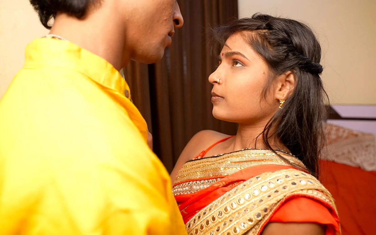 Desi Woman From Indian Village Waited for Her Husband at the Door of the House to Satisfy Her Sex Lust