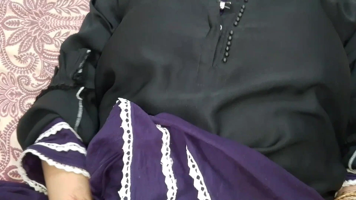 Indian Father-in-law Had Sex with His Muslim Indian Daughter-in-law When Mother-in-law Was Not at Home – Hindi Audio