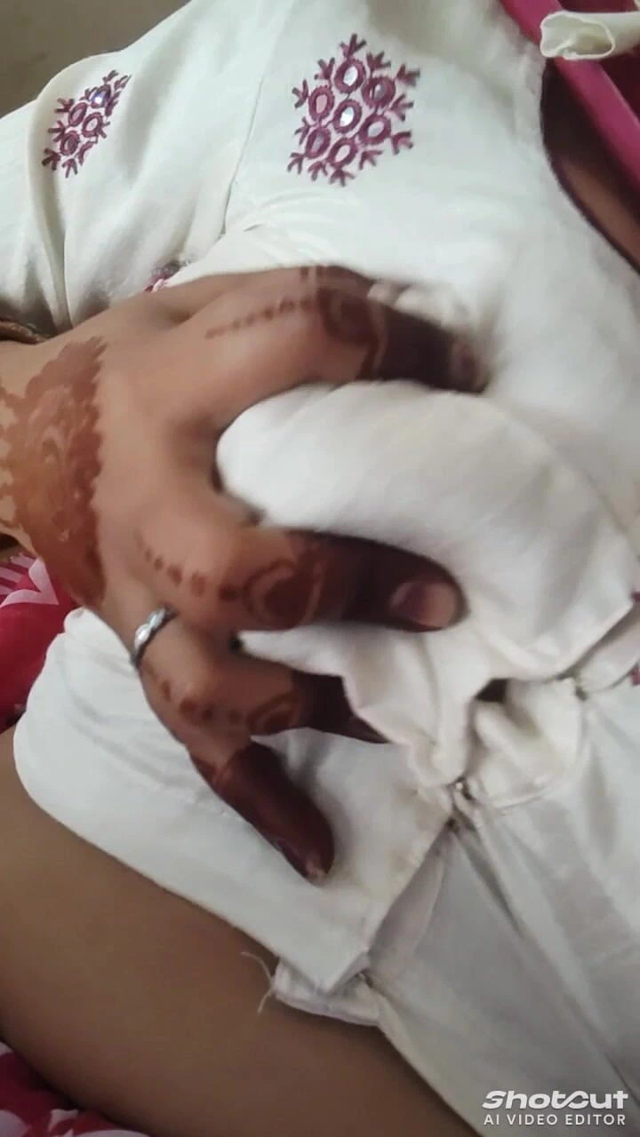 Desi Bhabhi’s Juicy Hot