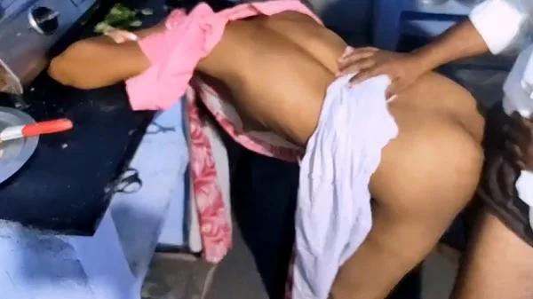 Aunty making potato tomato curry was fucked in the kitchen