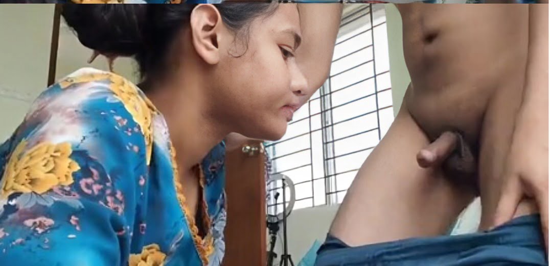 Desi Housewife Sucking Cock & Fucking Doogy Style