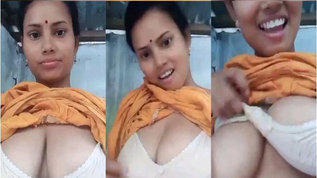 Gorgeous Village Wife Showing Big Boobs & Pussy