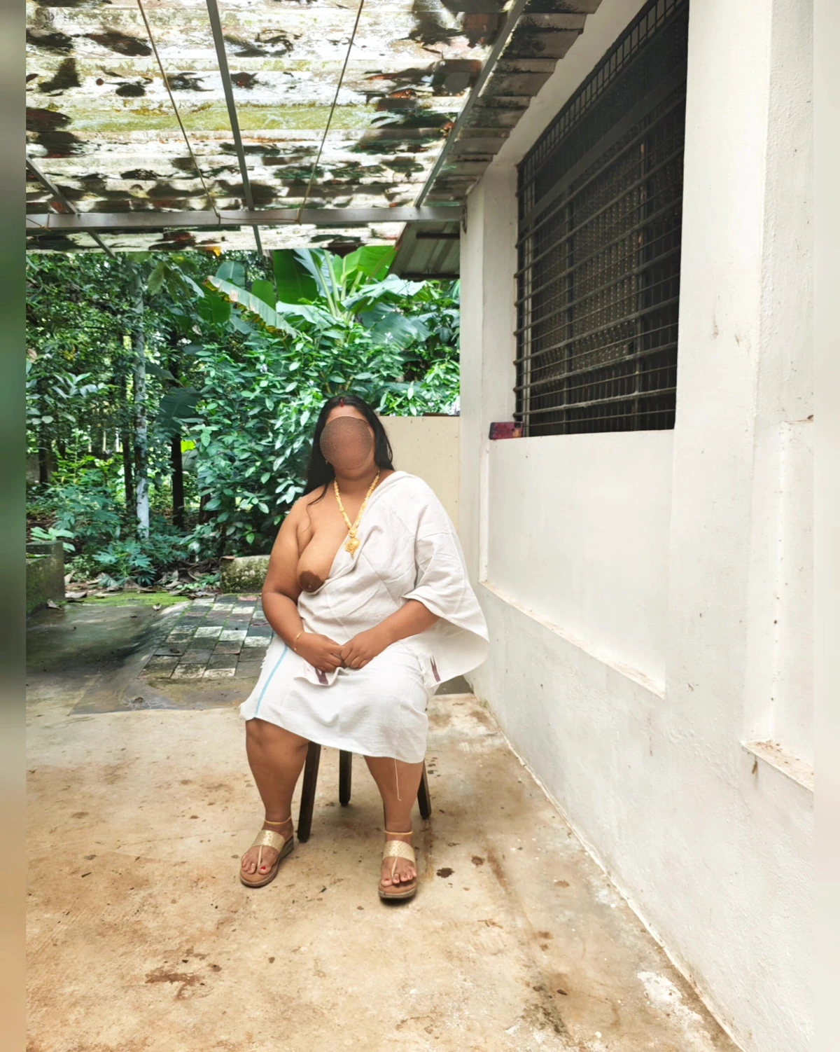 Desi Girl in Topless Sexy Photoshoot, After Shoot Picture