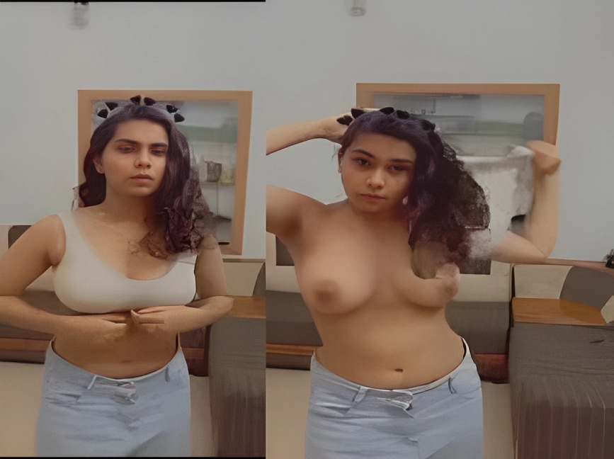 Mumbai Sexy Girl Removes Bra Live And Shows Boobs